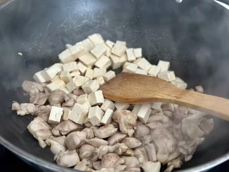 Tofu I kurczak smażone na woku